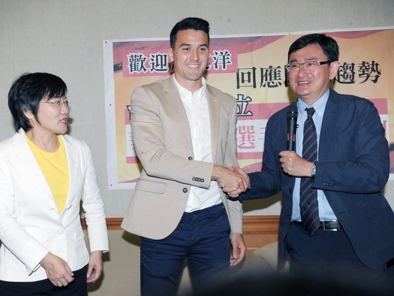 Taiwan ouvre grands ses bras au footballeur Timothy Chow