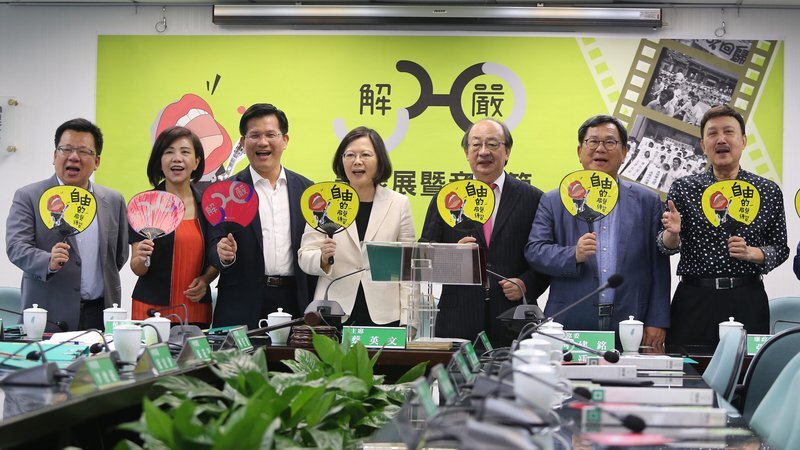 Tsai appelle la population à faire face au passé de la loi martiale