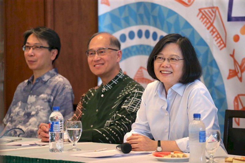 Tsai Ing-wen espère une interaction naturelle entre les deux rives à l’APEC