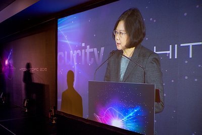 Tsai Ing-wen promeut un dialogue constructif avec la communauté des hackers