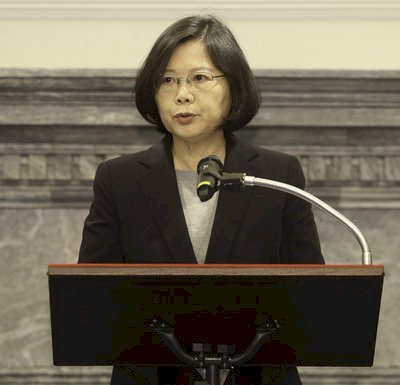 Tsai Ing-wen veut faire évoluer l’éducation des sciences et des technologies numériques