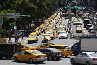 Une nouvelle manifestation de taxis contre Uber