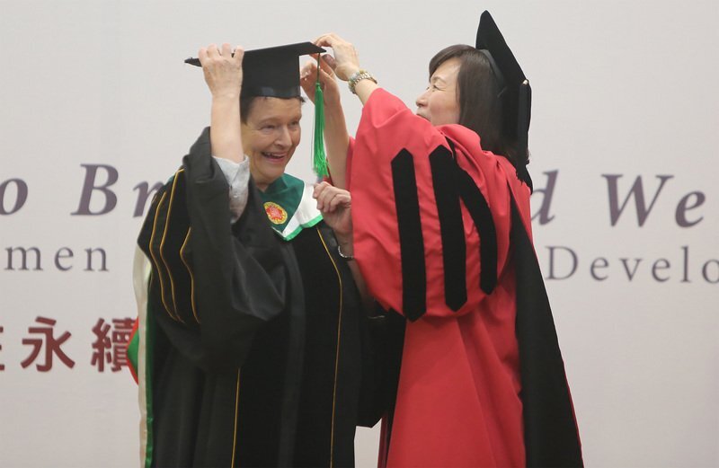 L’Université Cheng Kung décerne un doctorat honoris causa à Gro Harlem Brundtland
