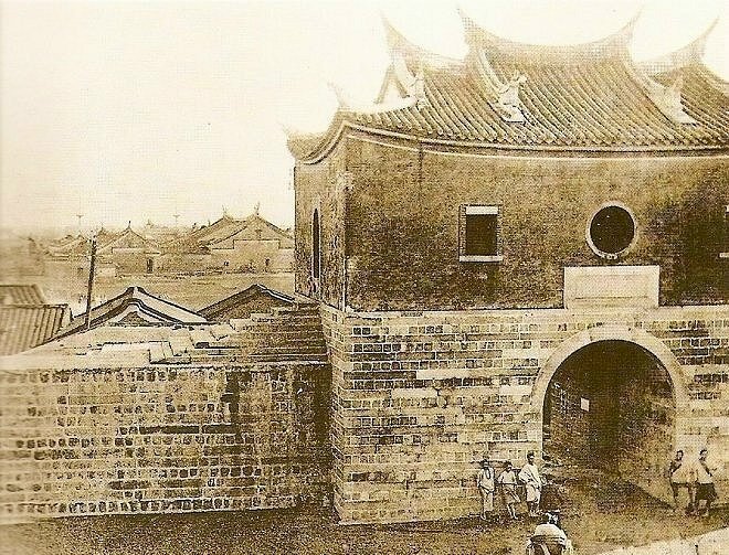 La porte nord en 1920 (source Tony Huang)