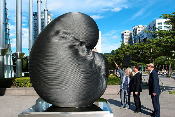 Le sculpteur taiwanais Kang Muxiang (康木祥) expose à New York