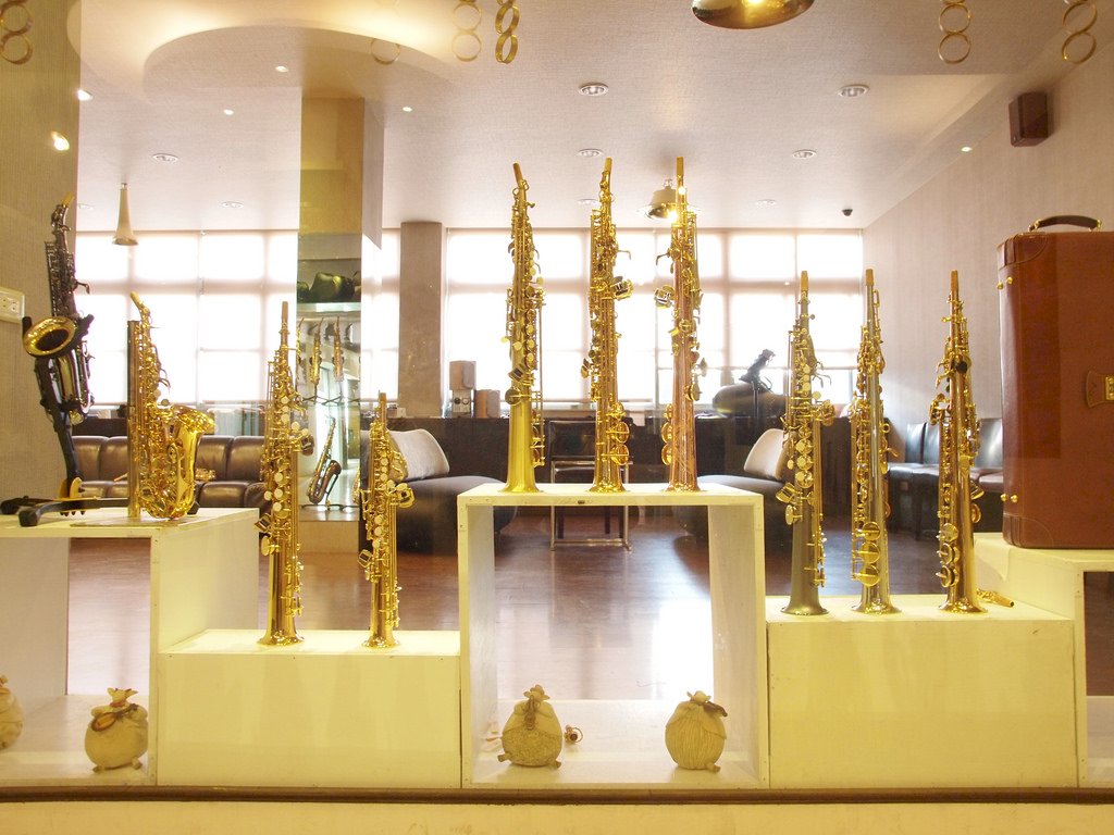 Saxophones exposés au musée du saxophone Lien Cheng (photo : flickr)