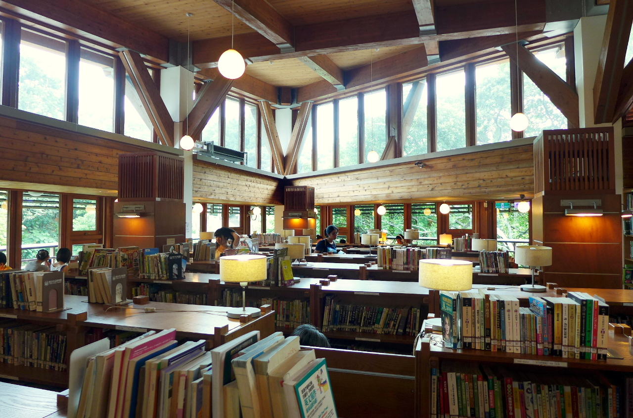Intérieur de la bibliothèque municipale de Beitou