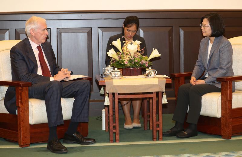 La présidente reçoit James Moriarty, président de l’Institut Américain à Taiwan