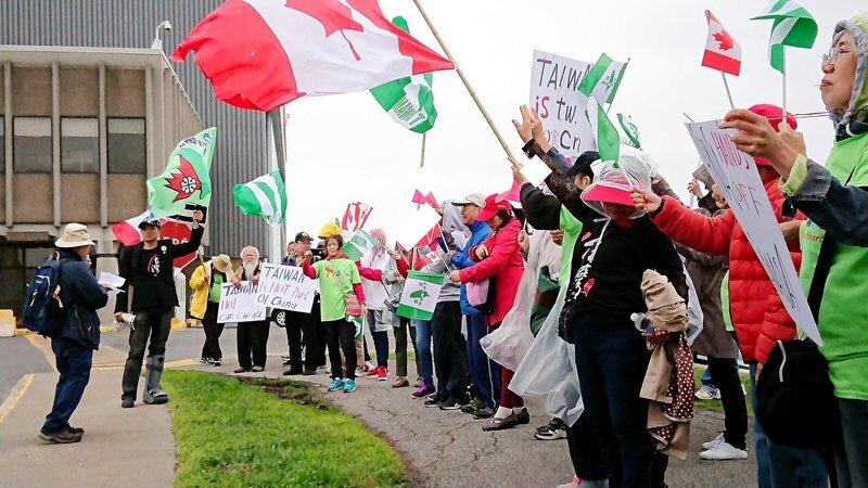 Les ressortissants taiwanais protestent devant le siège de Air Canada