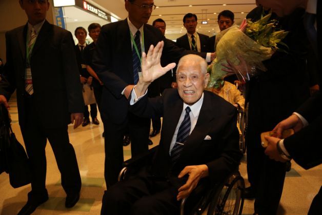 L’ancien président Lee Teng-hui en visite à Okinawa