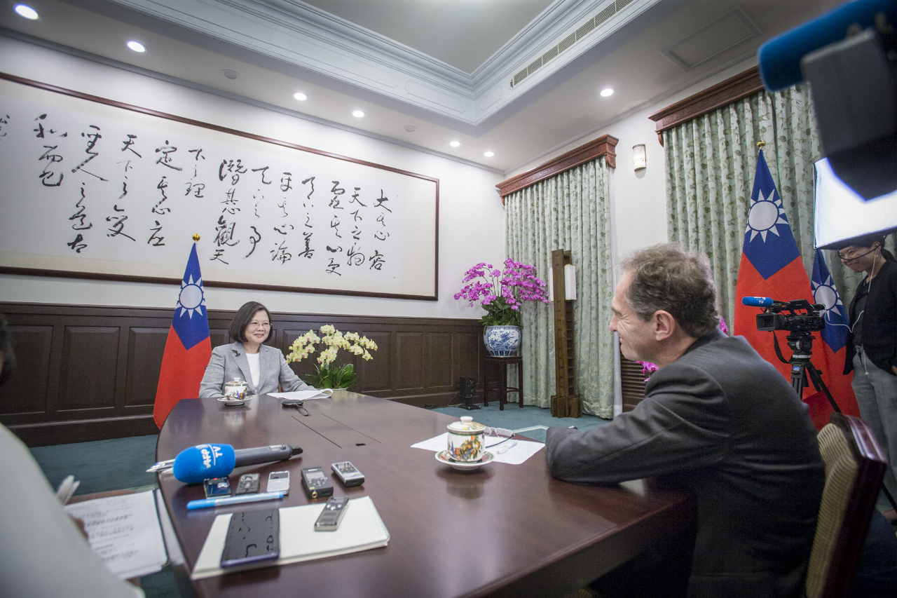 Le dialogue entre le Vatican et la Chine est à suivre avec calme et raison selon la Présidente de la République