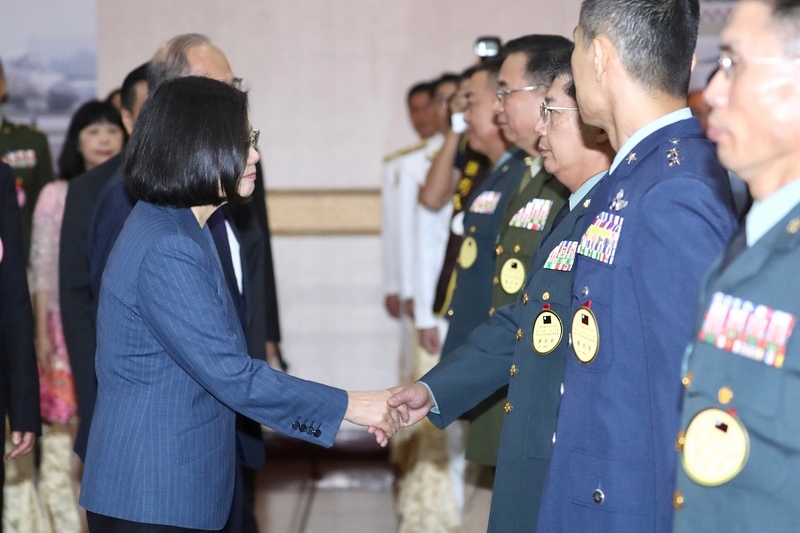 La Présidente Tsai Ing-wen énumère les défis des officiers militaires