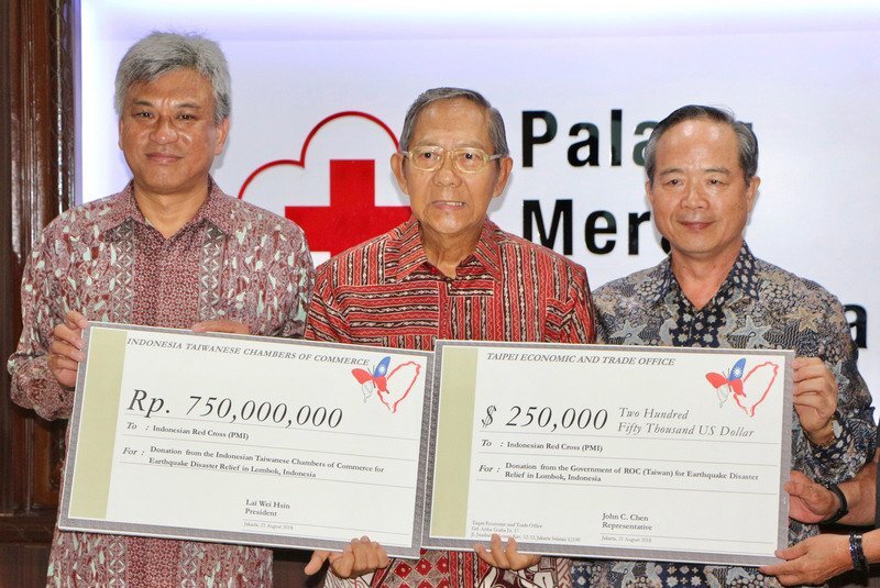 Remise du soutien financier taiwanais pour Lombok