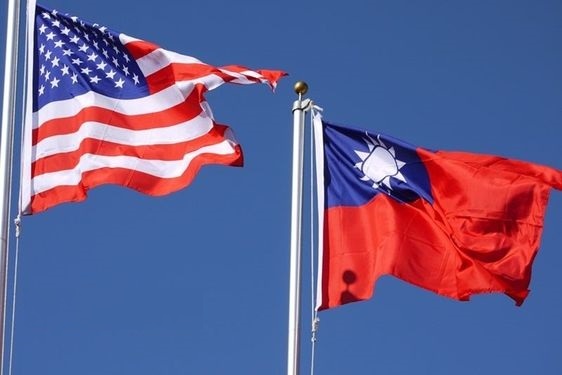 Étendards nationaux des Etats-Unis et de Taiwan-ROC (archive CNA)