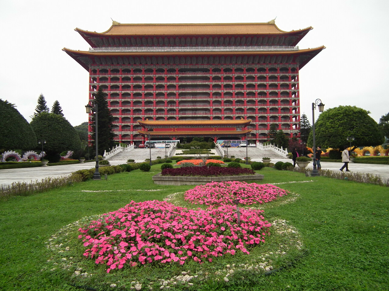 Grand_Hotel_Taipei (souce image wikipedia-_panoramio)