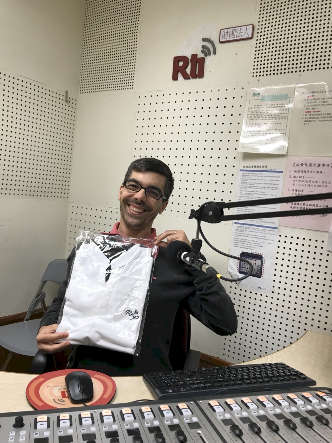 La bonne partition pour un t-shirt des 90 ans de RTI