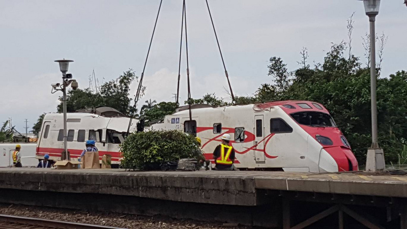 Un groupe d’enquête constitué par le gouvernement suite au déraillement mortel du Puyuma Express