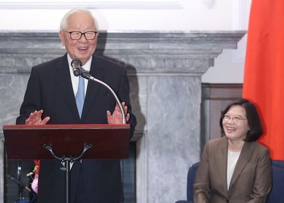 Morris Chang dirige la délégation taiwanaise pour le Sommet de l’APEC