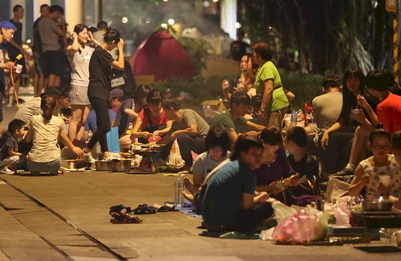 Barbecue improvisé dans la rue à Taipei (image CNA)