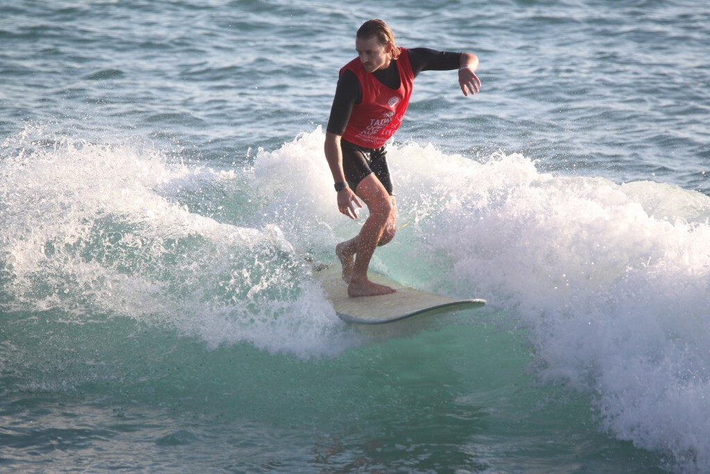Soleil Errico et Steven Sawyer illuminent l’Open de surf de Taiwan