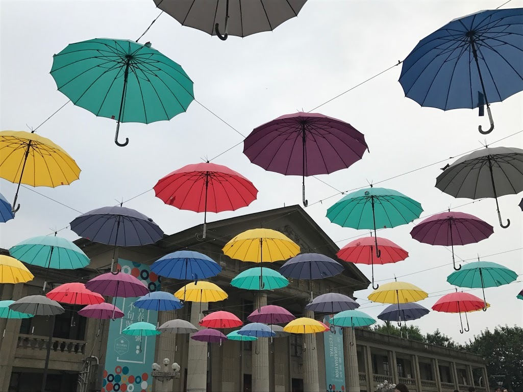 Des parapluies (image RTI)