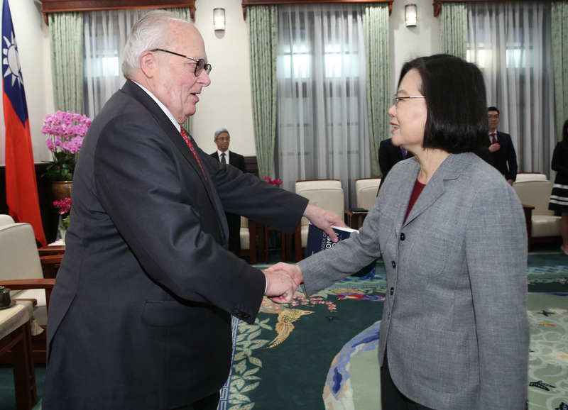 Le cofondateur de la Heritage Foundation en visite à Taiwan