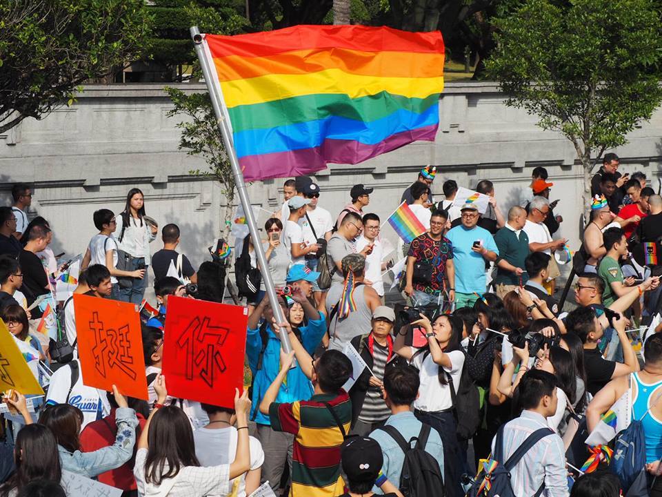 Le gouvernement adoptera demain un texte sur le mariage homosexuel