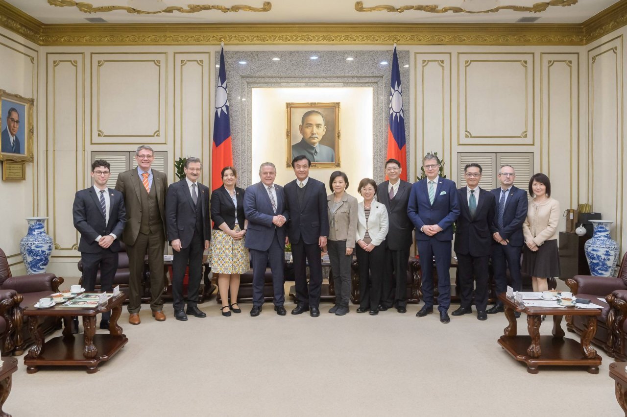 Un groupe de parlementaires allemands rend visite à Su Jia-chyuan