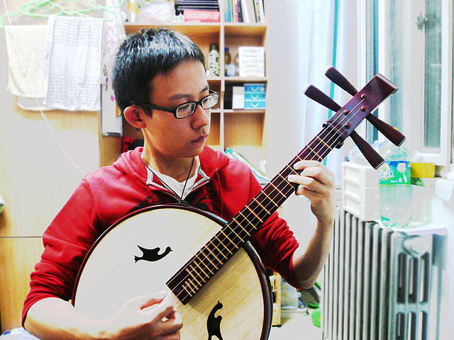 Le ruan, luth chinois au long manche