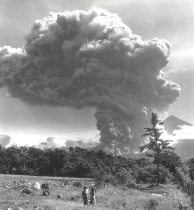 Eruption du mont Agung à Bali (image Wikimedia)