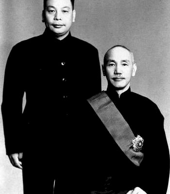 Chiang Ching-kuo (蔣經國) et son père le Dr. Sun Yat-sen (孫中山) (Image Epoch Times)