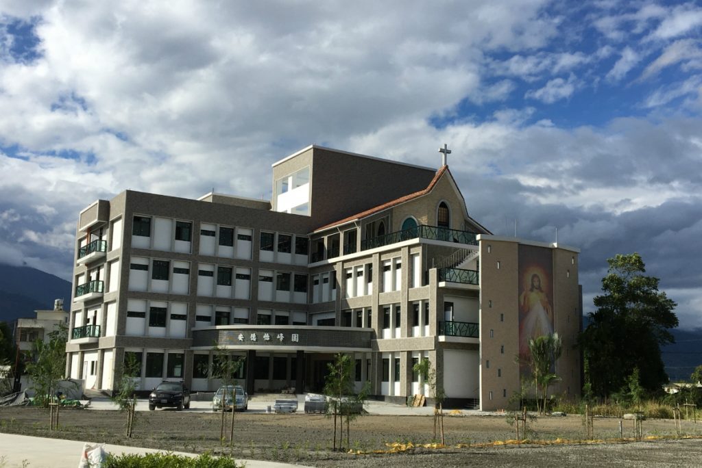 Inauguration d'un centre de personnes handicapées âgées