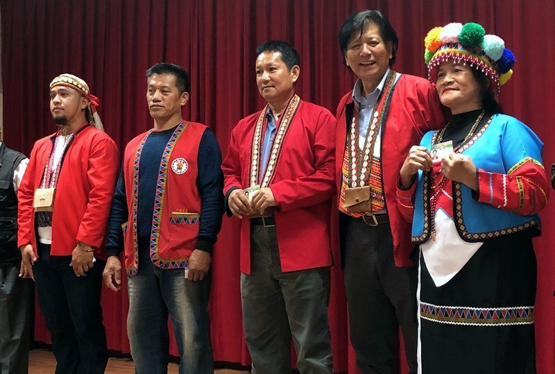 Quatre femmes de l’ethnie Tsou obtiennent leur carte de chasseur
