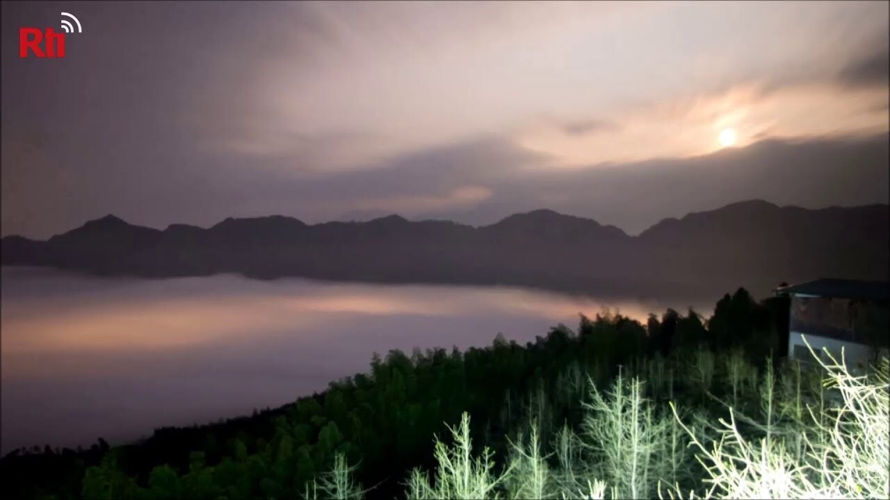 Une mer de nuages à Lugu