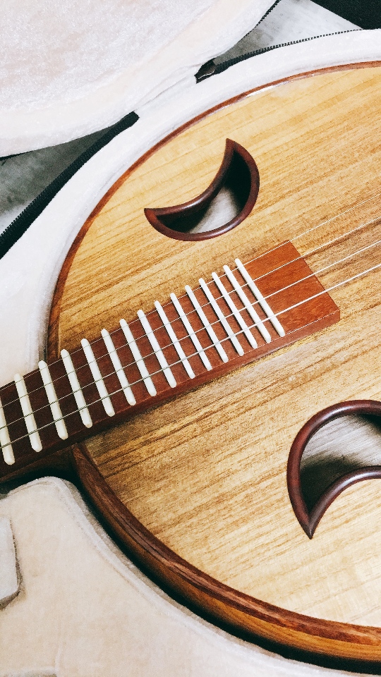 Le Zhongruan, à mi-chemin entre luth chinois et guitare (2)