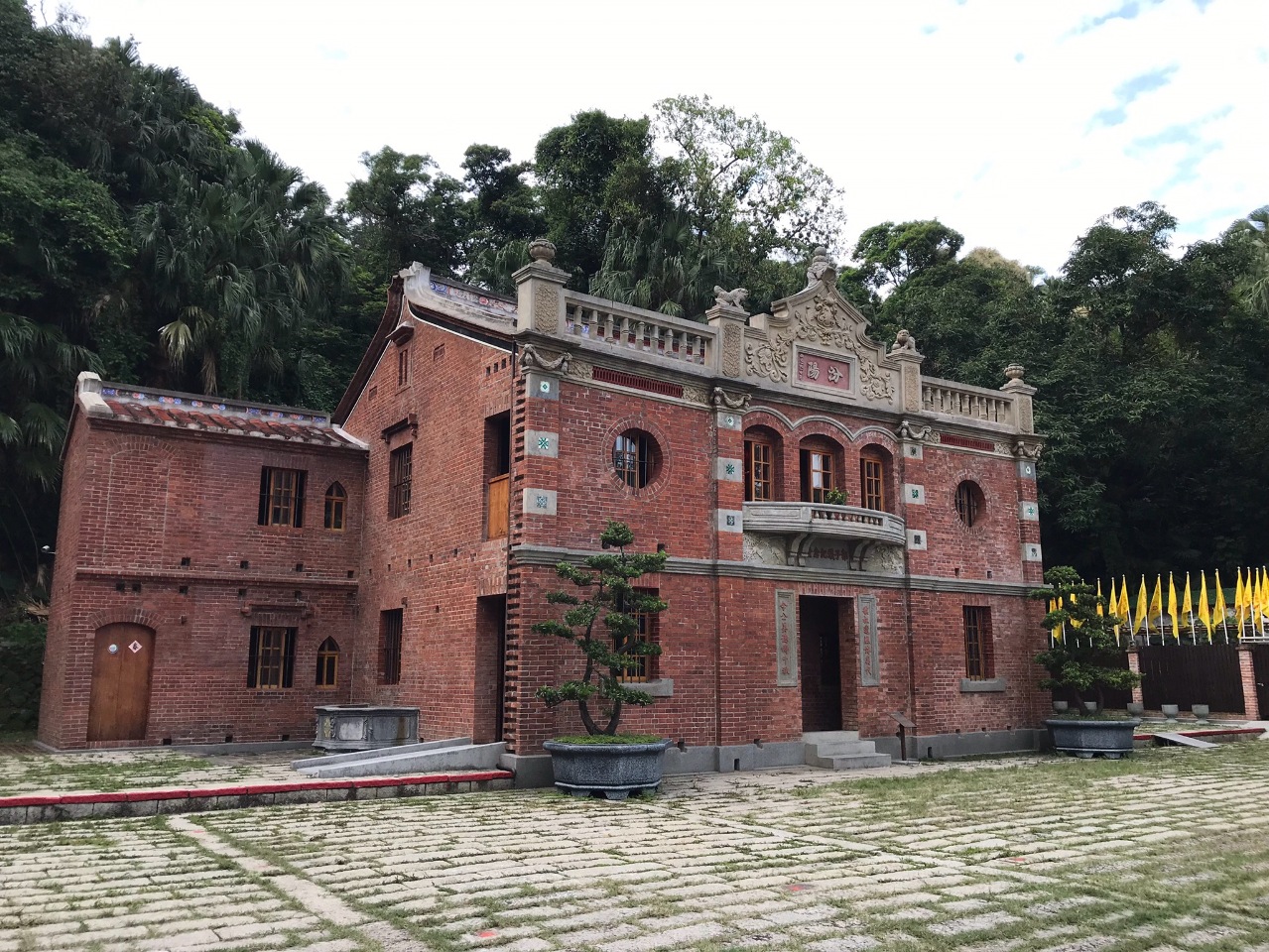 On en parle à Taiwan depuis la maison rouge de Neihu