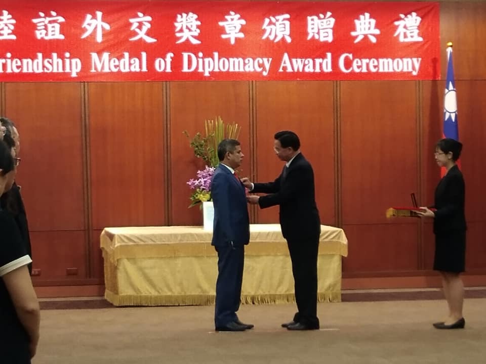 La diplomatie taiwanaise décore Luis Fernando Galarreta