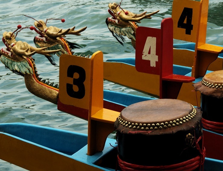 Tambour battant donne la cadence du bateau (photo Flickr)