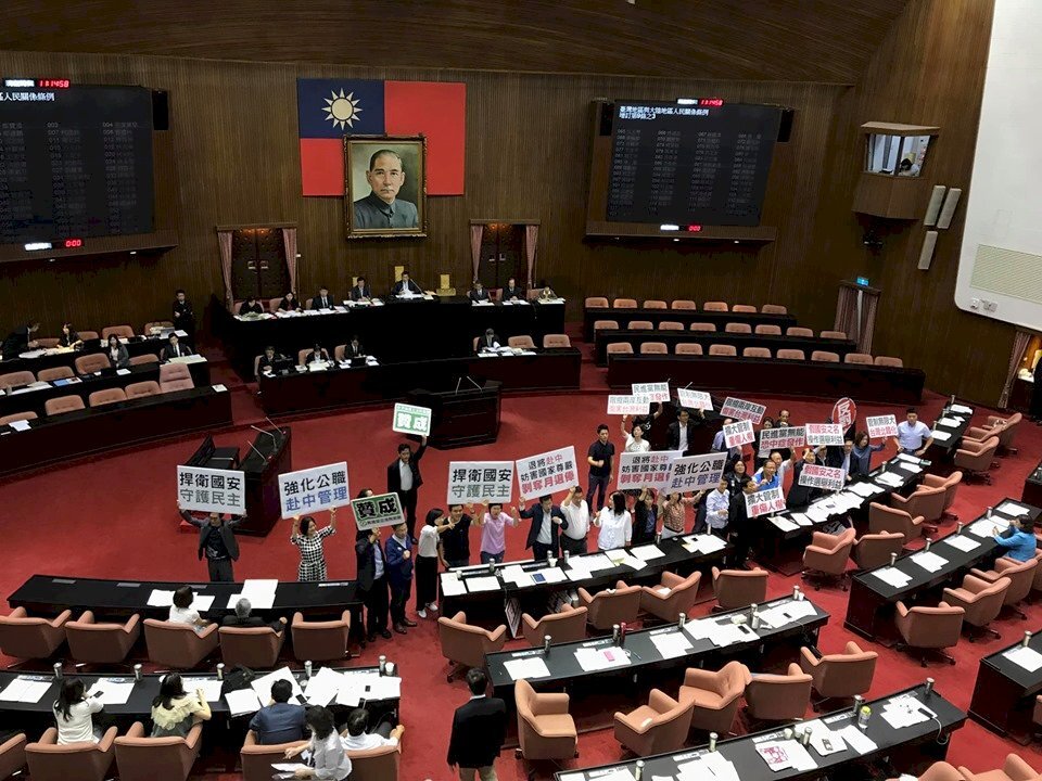 Les officiers retraités présents à des activités politiques en Chine seront sanctionnés