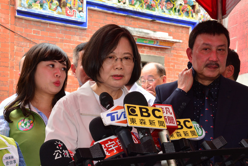 Policier poignardé à Chiayi : Tsai Ing-wen dit vouloir renforcer la sécurité des policiers en exercice 