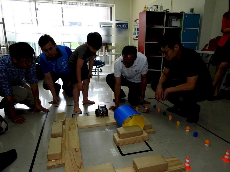 Des jeunes taiwanais victorieux lors d’une compétition de robotique