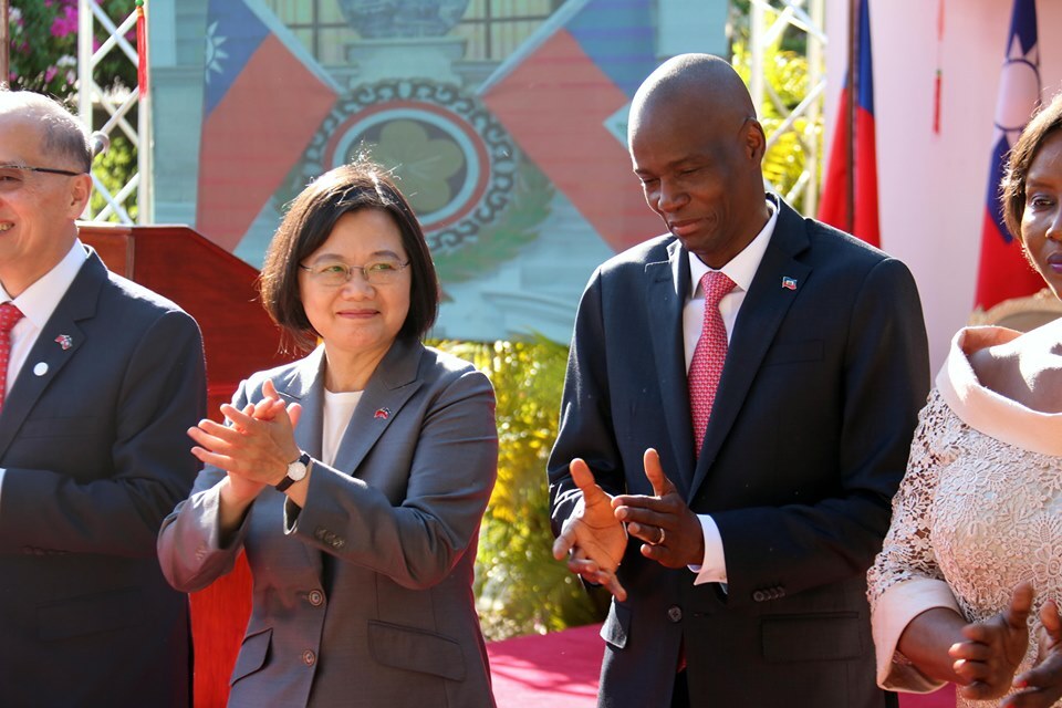 Trois personnes arrêtées pour avoir propagé une fausse information concernant un don de Taiwan en Haïti
