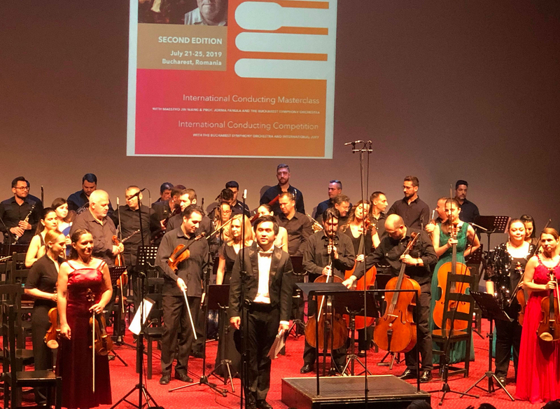 Le jeune chef d'orchestre Brian Liao obtient le 3ème prix à un concours de direction d'orchestre en Roumanie