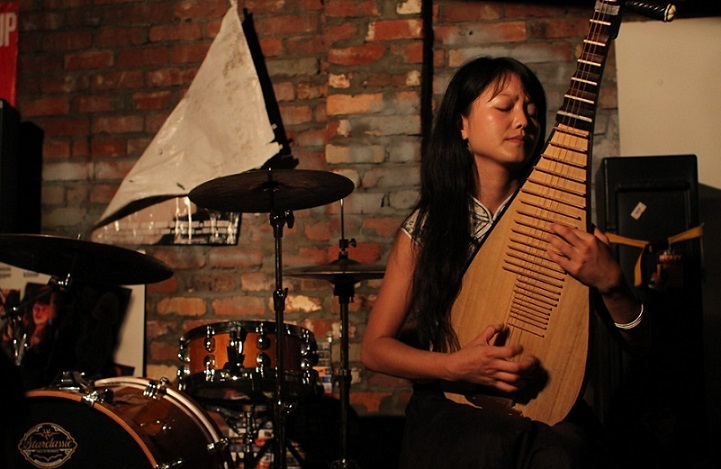 Le pipa rencontre les instruments médiévaux