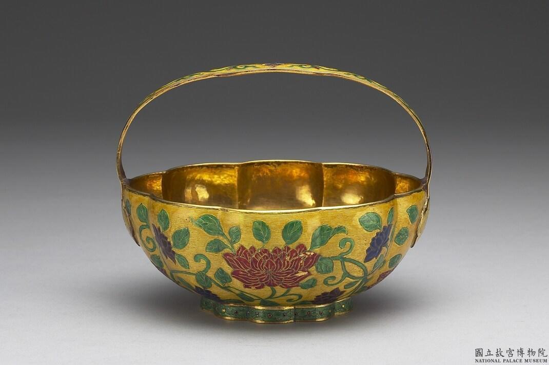 Objets en émail champlevé de l'époque des Qing