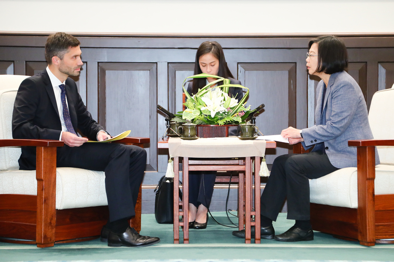 Tsai Ing-wen reçoit le nouveau représentant européen à Taipei