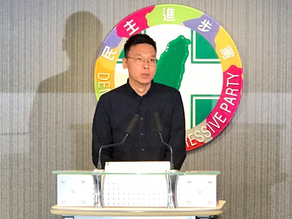 Le gouvernement condamne la violence contre les manifestants à Hong Kong