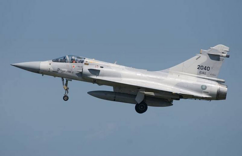 Un Mirage 2000 s'abîme en mer, son pilote sain et sauf