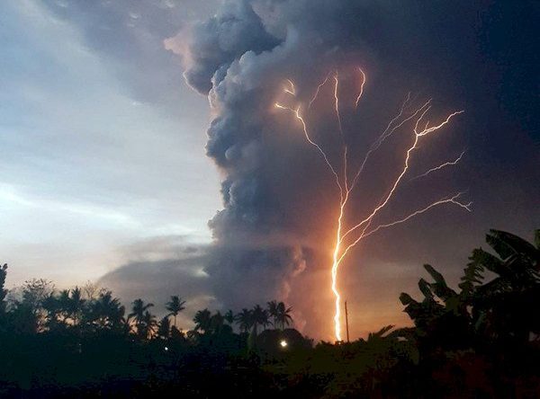 Eruption du volcan Taal : vols vers Manille perturbés
