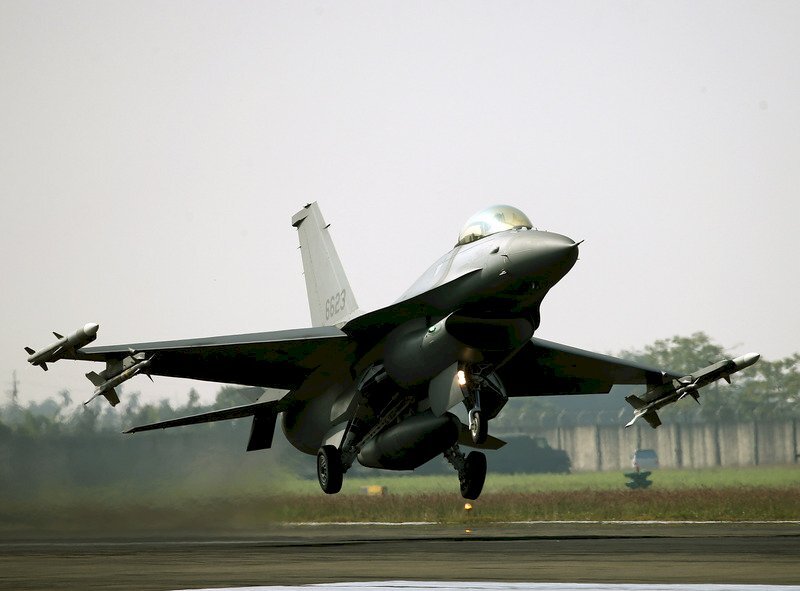 L’armée démontre l’intervention rapide de ses avions de chasse